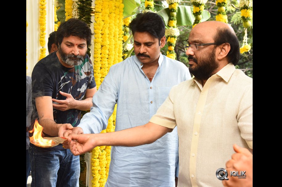 Pawan-Kalyan-and-Trivikram-New-Movie-Opening-Photos
